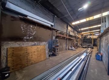 Bodega-Galpón · 380m² · 4 Ambientes · Galpón en Avellaneda - Belgrano Al 1300.