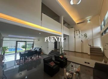 Casa · 330m² · 6 Ambientes · 2 Cocheras · Casa en Lomas de Zamora Este