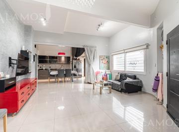 Casa · 188m² · 5 Ambientes · 1 Cochera · Casa 5 Ambientes con Pileta en Ramos Mejía