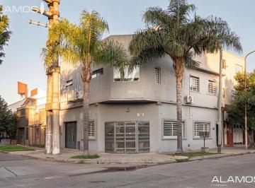 Casa · 188m² · 5 Ambientes · 1 Cochera · Casa 5 Ambientes con Pileta en Ramos Mejía