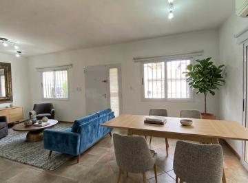 Casa · 175m² · 5 Ambientes · 3 Cocheras · Casa en Venta 4 Dorm. en Ituzaingó Norte con Pileta