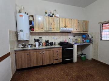 Casa · 80m² · 4 Ambientes · 1 Cochera · Casa, venta 4 Amb C/ Cochera, Patio Lote 10x29 en San Justo