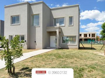Casa · 160m² · 5 Ambientes · Casa 4 Dorm. Venta - El Canton - Puerto