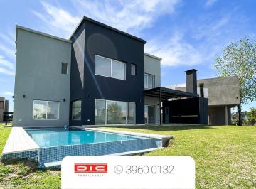 Casa · 226m² · 6 Ambientes · Casa 4 Dorm. Venta - El Canton - Islas
