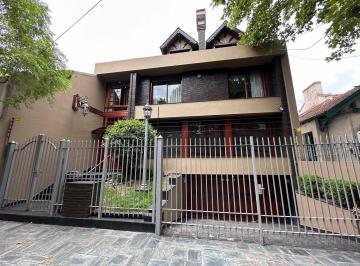 Casa · 330m² · 6 Ambientes · 4 Cocheras · Casa en Banfield Oeste