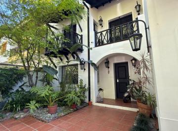 Casa · 320m² · 5 Ambientes · 2 Cocheras · Casa en Banfield Este