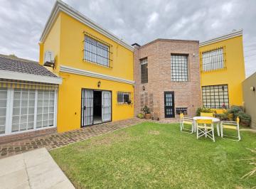 Casa · 335m² · 8 Ambientes · 2 Cocheras · Casa en Venta en Villa Ballester - Cinco Ambientes - Zona Residencial