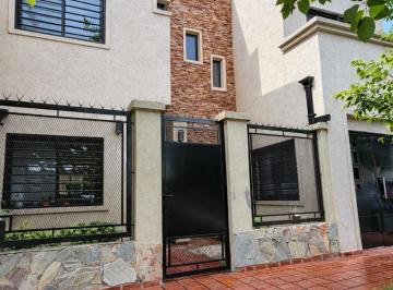 Casa · 83m² · 6 Ambientes · 3 Cocheras · Casa en Turdera