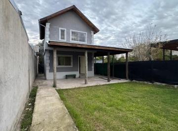 Casa · 300m² · 3 Ambientes · 1 Cochera · Increible Casa de Estilo Moderno a m de Av San Martin