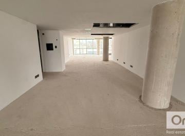 Oficina comercial · 194m² · 1 Ambiente · 2 Cocheras · Oficina en Alquiler Pasante 2 Cocheras Piso Alto!