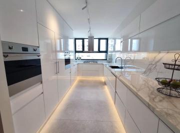 Departamento de 5 ambientes, Recoleta · Magnífico Inmueble Hecho a Nuevo - con 4 Cocheras - Piso Alto