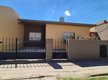 Frente con espacio para un vehículo · Viví Tranquilo y Bien Conectado - Casa en Venta - Barrio Anchorena