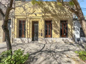 Casa · 280m² · 8 Ambientes · Venta - Casa de 5 Dorm. con Patio y Terraza - Republica de La Sexta, Rosario.