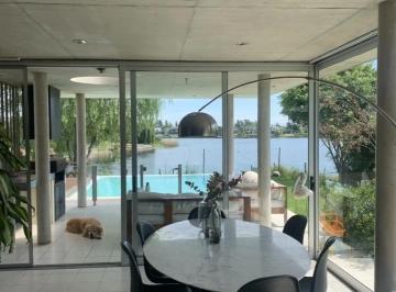 Casa · 180m² · 4 Ambientes · 5 Cocheras · Venta Casa 5 Ambientes Villanueva B°san Agustin a La Laguna