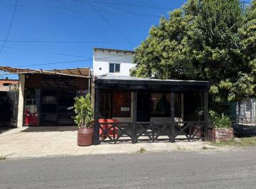 Casa · 244m² · 3 Ambientes · Inversión: 2 Locales Comerciales + Casa Independiente de 3 Dorm.