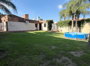 Casa · 230m² · 3 Ambientes · 1 Cochera · Casa en Villa Belgrano Sobre Recta Martinoli