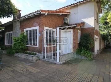 Casa · 228m² · 6 Ambientes · 1 Cochera · Casa Chalet en Venta en La Lucila, Vicente López, G. B. a. Zona Norte