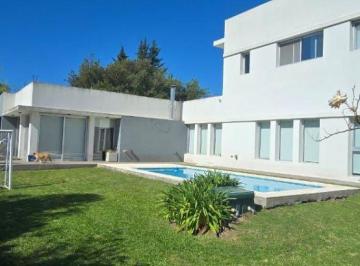 Casa de 6 ambientes, La Plata · Casa en Ventya 507 y 134, J. Hernandez, 4 Dorm.