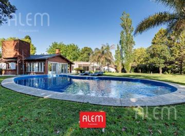 Casa · 215m² · 6 Ambientes · 6 Cocheras · Casa en Venta y Alquiler en El Trébol, Ezeiza
