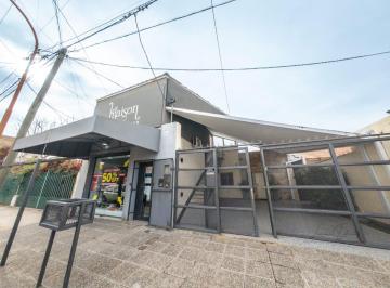 Casa · 247m² · 4 Ambientes · 1 Cochera · Venta Casa - 3 Dorm. (Local Comercial y Loft) Cipolletti Centro