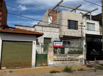 Casa · 140m² · 4 Ambientes · 1 Cochera · Casa con Cochera y Fondo Libre