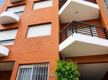 KNK-KNK-5354_2 · Oportunidad Departamento 4 Ambientes con Cochera Ramos Mejia Centro. Escucha Oferta