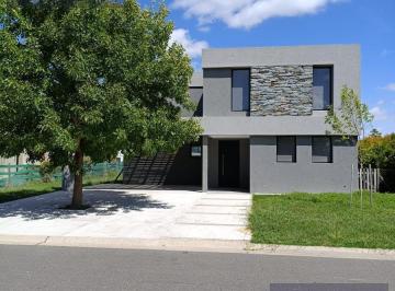 Casa · 227m² · 5 Ambientes · 2 Cocheras · Casa en Venta Barrio San Matías
