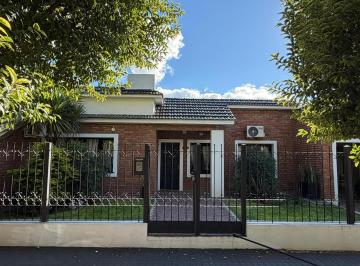 Foto · Oportunidad Casa en Excelente Ubicacion Zona, Patio, Quincho y Pileta