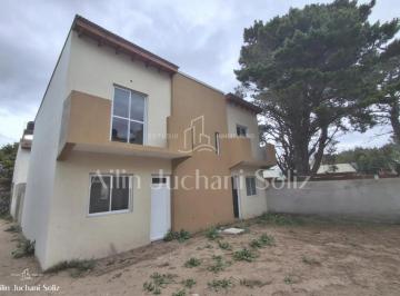 Casa · 70m² · 3 Ambientes · 1 Cochera · Duplex en Venta a Dos Cuadras del Mar