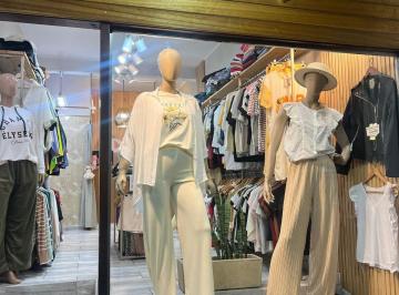 Local comercial · 24m² · Venta La Falda Fondo de Comercio Ind. Femenina Centro Av Eden C/stock