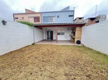 Casa · 120m² · 4 Ambientes · 2 Cocheras · Dúplex 3 Dorm. Impecable con Patio – Listo Para Mudarte