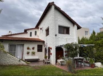 Casa · 422m² · 4 Ambientes · 1 Cochera · Casa Country Club Loma Verde