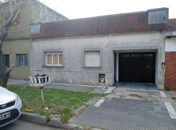 Casa · 106m² · 3 Ambientes · 2 Cocheras · Casa en Lanús Este