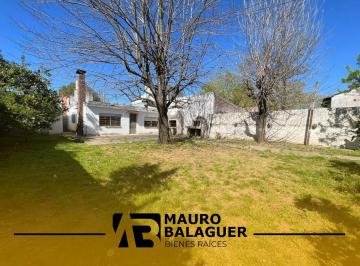 Casa · 130m² · 3 Ambientes · 2 Cocheras · Casa de 3 Ambientes, Garage, parrilla y Fondo - San Vicente