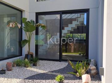 Casa · 299m² · 6 Ambientes · 1 Cochera · Casa en Venta en Ayres Plaza, Pilar, G. B. a. Zona Norte