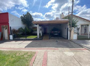 Casa · 218m² · 4 Ambientes · 1 Cochera · Casa - Lomas de Zamora Oeste