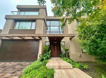 Casa · 480m² · 6 Ambientes · 4 Cocheras · Venta Casa en Barrio Cabos del Lago