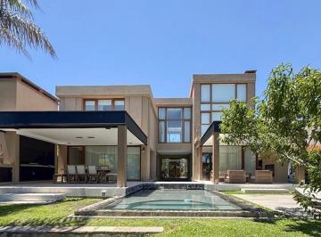 Casa · 480m² · 6 Ambientes · 4 Cocheras · Venta Casa en Barrio Cabos del Lago