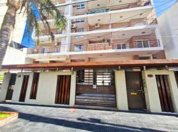 Departamento de 2 ambientes, Lanús · Departamento 2 Ambientes | Cochera Cubierta | Balcón Al Frente | Luminoso | Estación Lanús