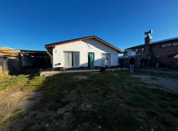 Casa · 180m² · 4 Ambientes · 1 Cochera · Dos Viviendas en Lote 600 m² - Cacique Prafil 4823