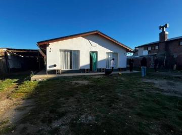 Casa · 180m² · 4 Ambientes · 1 Cochera · Dos Viviendas en Lote 600 m² - Cacique Prafil 4823