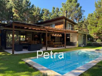 Casa · 217m² · 5 Ambientes · Casa en Venta en Costa Esmeralda. 4 Habitaciones y Gas Natural