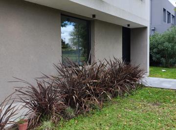 Casa · 230m² · 7 Ambientes · 1 Cochera · Casa en Venta en Ayres Plaza, Pilar, G. B. a. Zona Norte