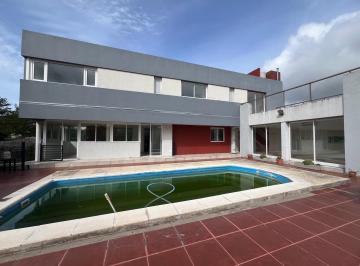 Casa · 220m² · 4 Ambientes · 2 Cocheras · Casa 4 Amb con Parque y Piscina - Arenas del Sur