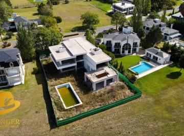 Casa · 522m² · 8 Ambientes · 2 Cocheras · Casa en Construcción en Venta en San Eliseo