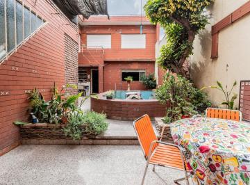 Casa · 306m² · 8 Ambientes · 1 Cochera · Venta Casa Villa del Parque 3 Plantas Cochera Pileta Parrilla