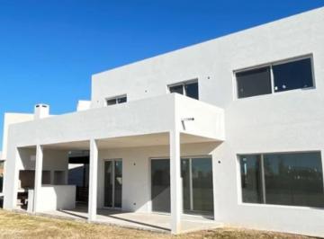 Casa · 162m² · 5 Ambientes · 3 Cocheras · Casa en Venta Barrio Puertos del Lago Escobar