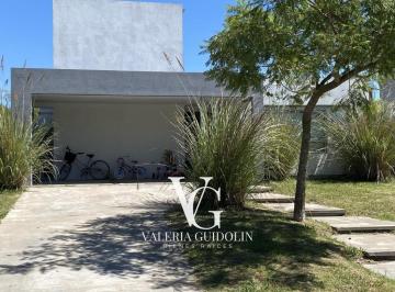 Casa · 190m² · 5 Ambientes · 1 Cochera · Casa Venta Puertos del Lago Escobar
