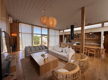 Casa · 300m² · 5 Ambientes · 2 Cocheras · Casa en Venta 4 Dorm., Pileta Climatizada, Gas Natural. Costa Esmeralda