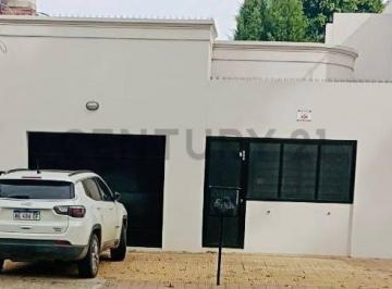Casa · 70m² · 3 Ambientes · 1 Cochera · Casa 1 Dormitorio La Plata.